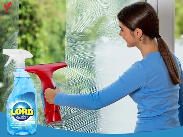 Clean crystal clear in just 10 seconds with Lord glass cleaner