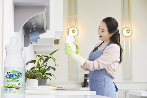 The secret to washing dishes without harming your hands is because there is Senny aloe vera natural dishwashing liquid