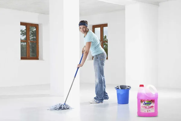 Sàn sạch bong kin kít với nước lau sàn Senny hương hoa lily