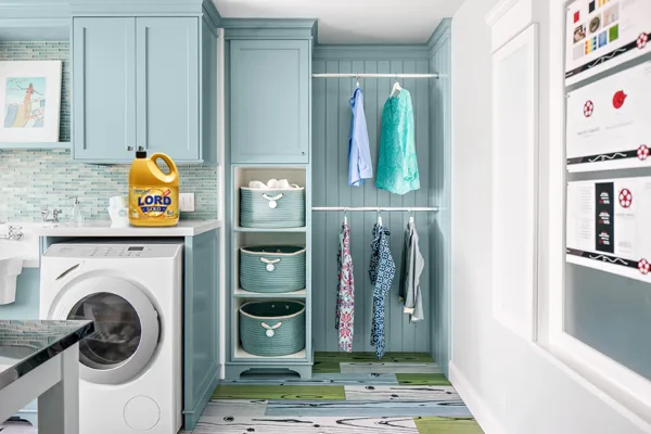 Lord Gold laundry detergent eliminates odors caused by clothes