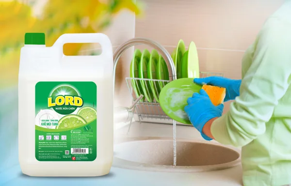 Lord dishwashing liquid with fresh lemon flavor - Mother's great assistant