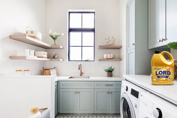 There is Lord Gold laundry detergent, the clothes are clean and fragrant, soft and lingering forever