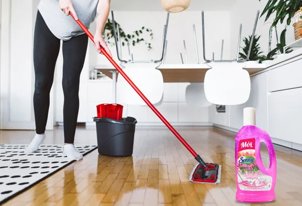 The floor is fresh and clean thanks to Senny floor cleaner with Lily scent